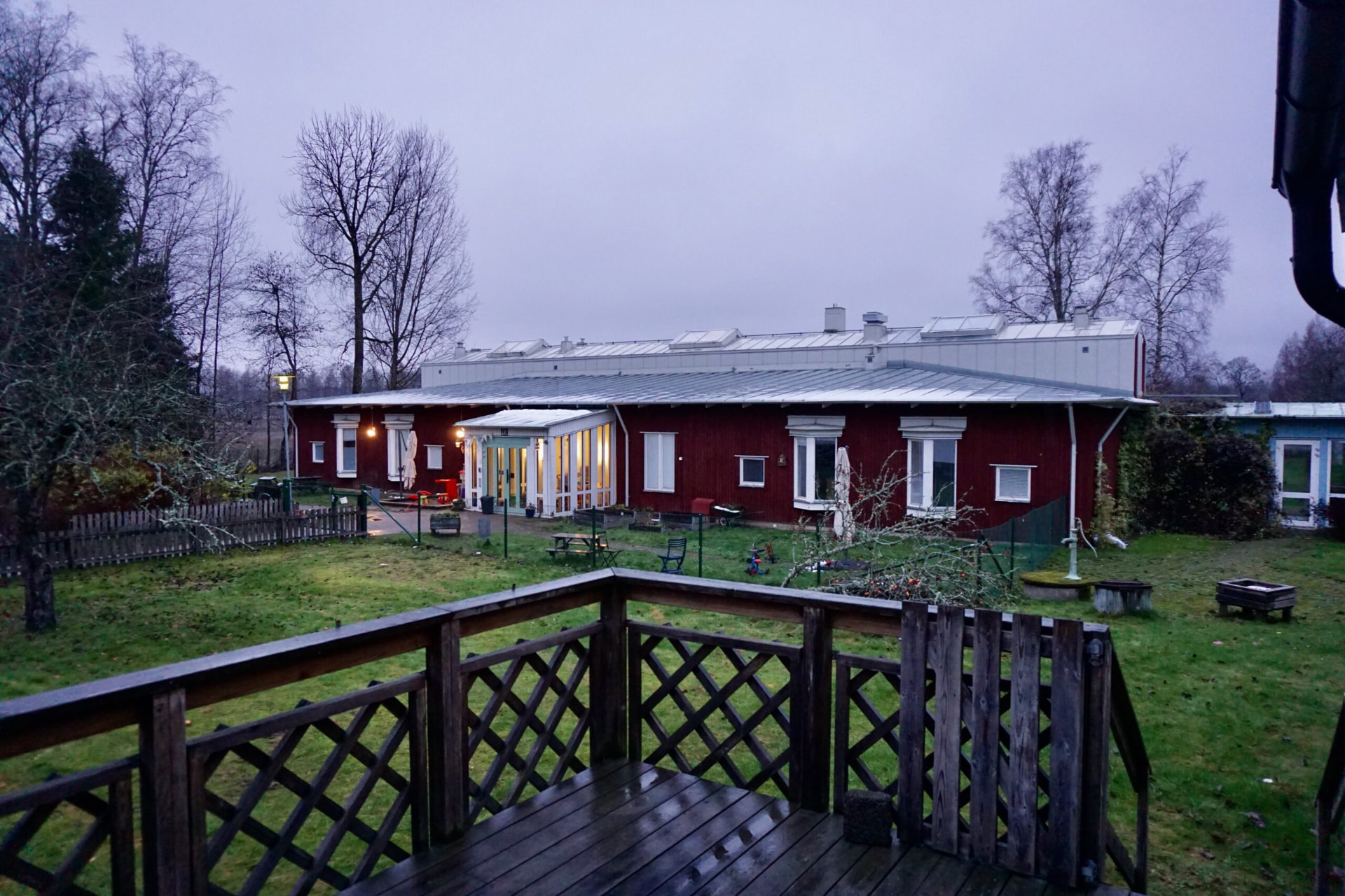 Stora Yxhult 1:26 – entrésida i kvällsljus