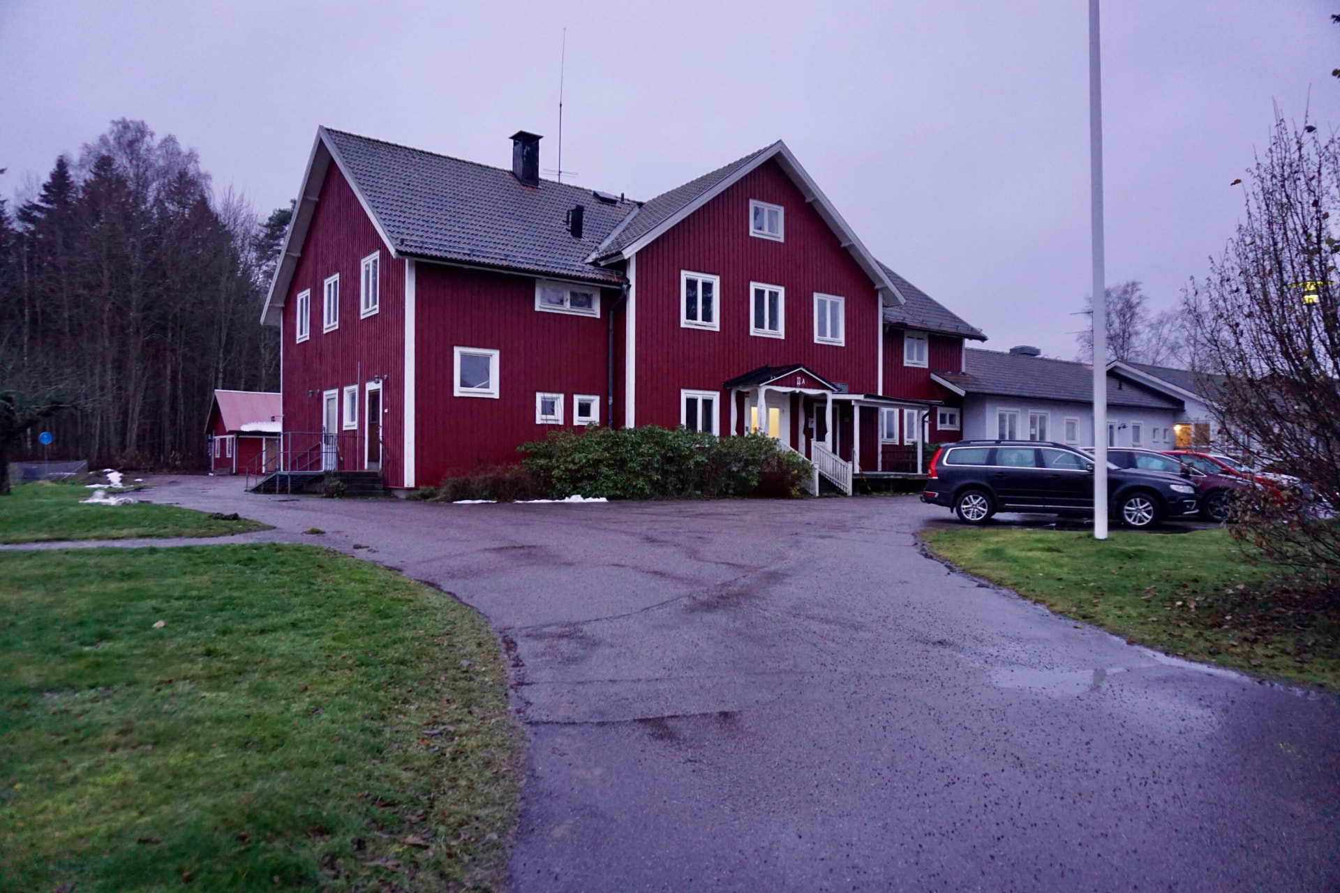Vård-/bostadsfastighet – Yxhultsvägen 11 A–C, Tjällmo